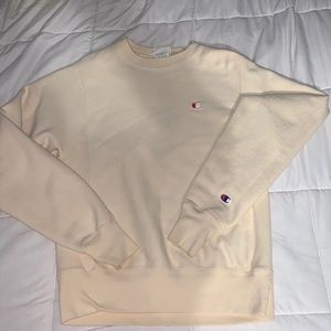 Selling this XS champion crew neck. It’s a creamy beige color, cute for the fall